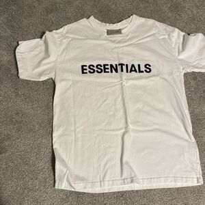 Essentials men’s Tshirt, large